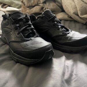 Saucony Black Sneakers with Durable Sole and Lace-Up Design